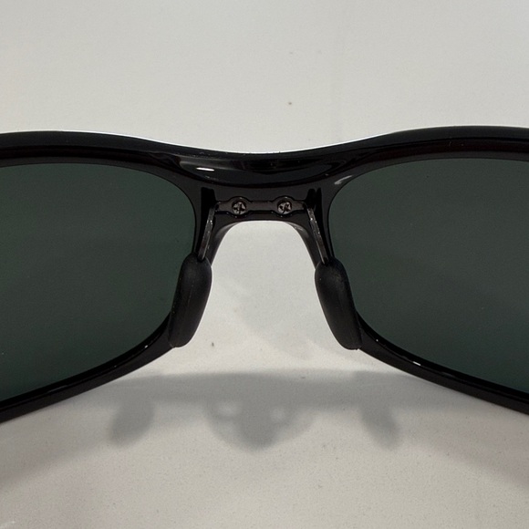 Maui Jim Black Sunglasses with Black Case - Picture 5 of 8
